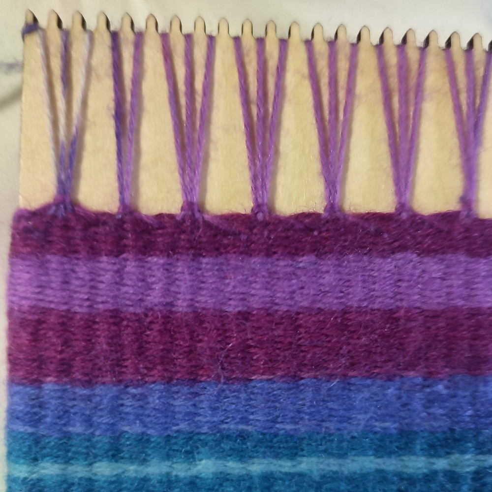 Weave a bag on a frame loom - Image 3